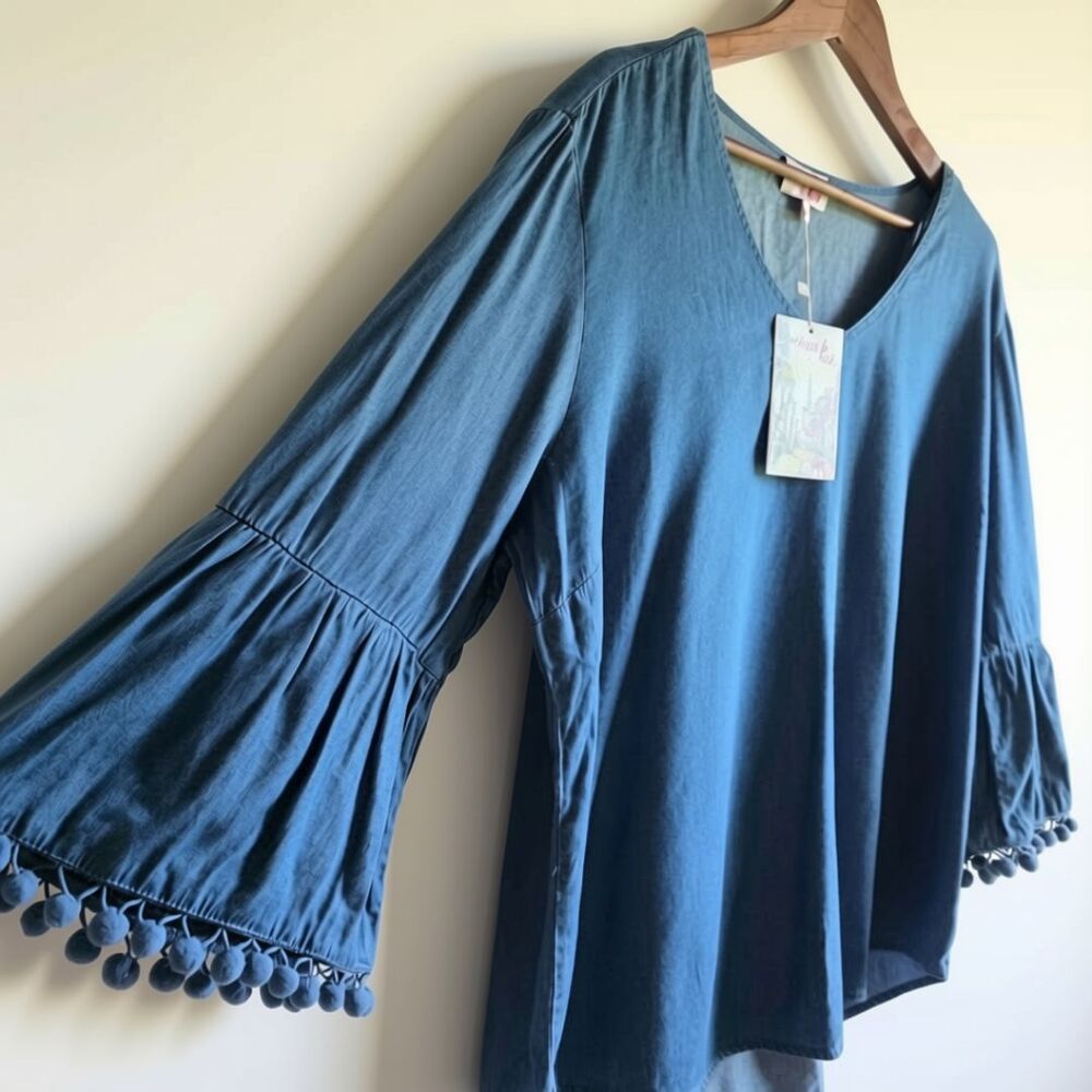 Hester & Orchard Womens L Chambray Blouse Bell Sleeve Pom Pom Boho NWT - Picture 3 of 8
